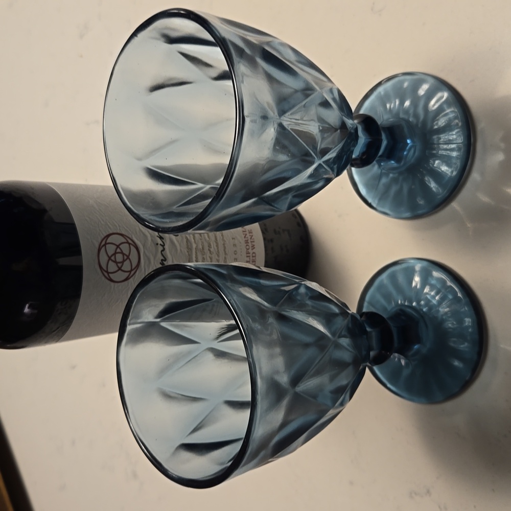 Set of wine glasses or goblets - Picture 2 of 2